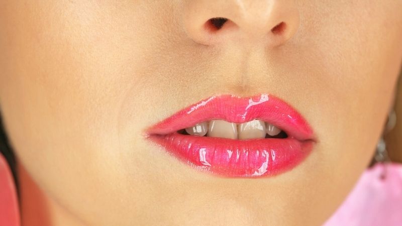 woman pink glossy lips beauty makeup | How To Wear The Pretty Pink Makeup Look Everyday 