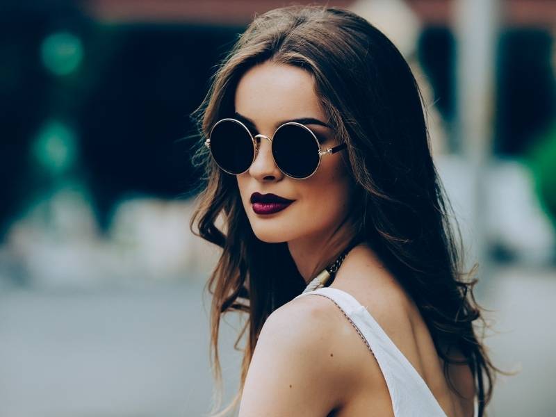 girl-in-sunglasses-and-dark-lipstick | Glamorous Fall Makeup Looks To Look Forward To