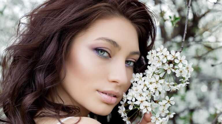 portrait-beautiful-cute-sweet-sexy-girl-upturned-eyes | Best Eye Makeup Ideas and Tips For Women With Upturned Eyes | Featured