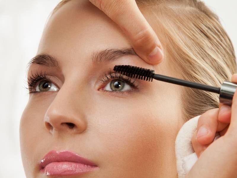 separating and curling lashes with mascara brush | eyelash curler