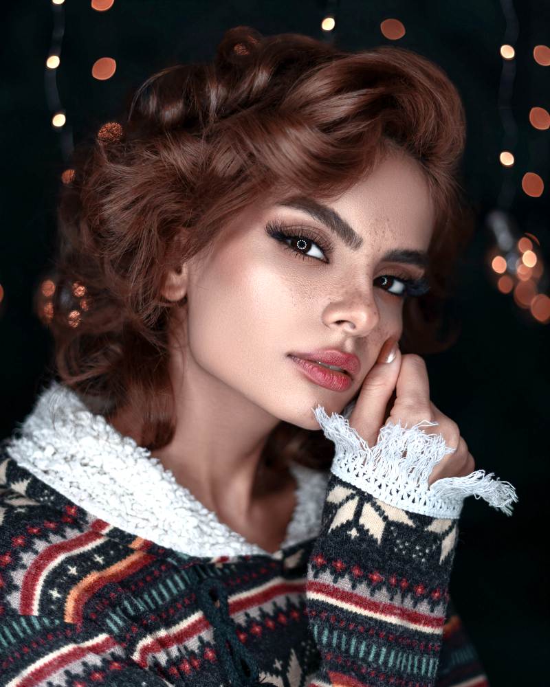 beautiful woman wearing knitted sweater | Trendy Fall Hair Colors To Update Your Look For The Season