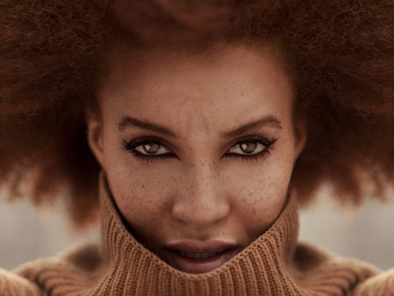 young-woman-with-an-afro-and-winged-eyeliner | Glamorous Fall Makeup Looks To Look Forward To