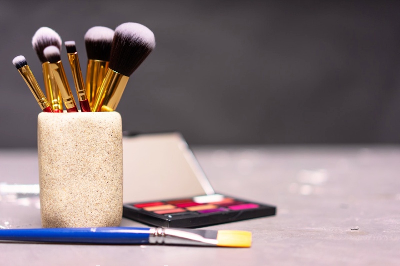 photo of makeup brushes | best makeup brands 2019