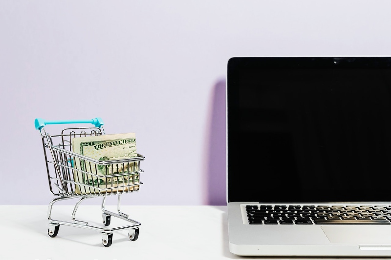 shopping cart next to a laptop | best concealer